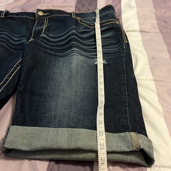 🌸 Cute Cuffed Shorts - Picture 4 of 8